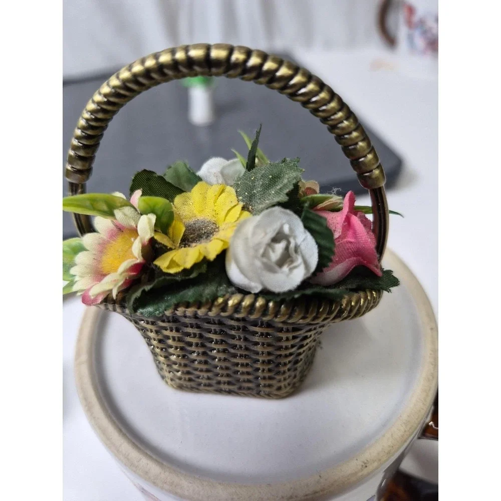 Vintage Waterbury Clock Co Timex Mini Flower Basket Clock Quartz Brass Figurine
